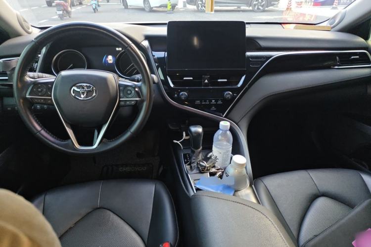 Used Toyota Camry 2021 2.0G Luxury Edition Center Console