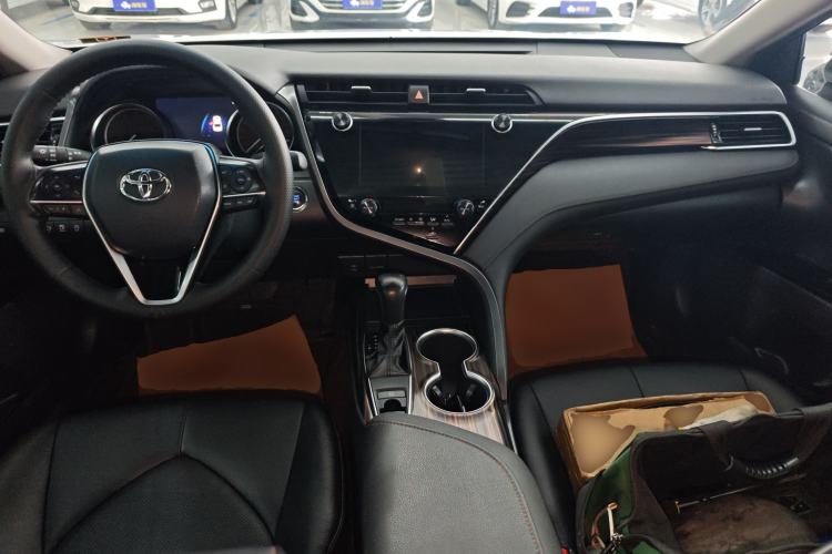 Used Toyota Camry 2021 2.0G Luxury Edition Center Console