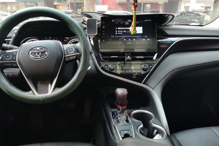 Used Toyota Camry 2021 2.0G Luxury Edition Center Console