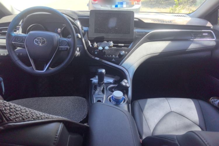 Used Toyota Camry 2021 2.0G Luxury Edition Center Console