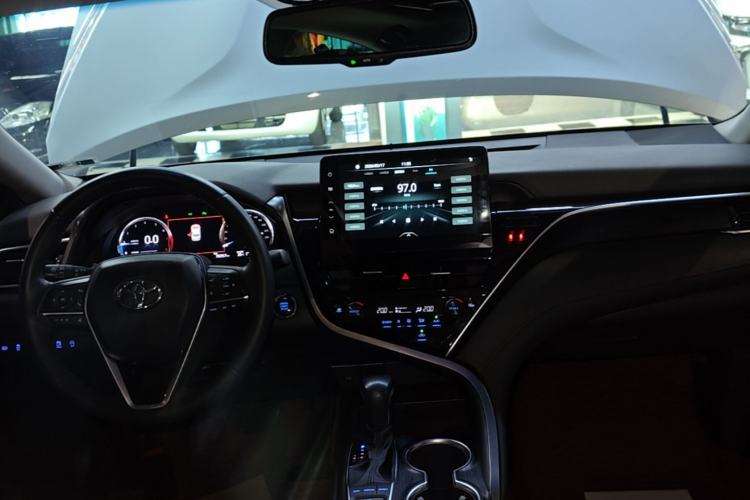 Used Toyota Camry 2021 2.5G Luxury Edition Center Console