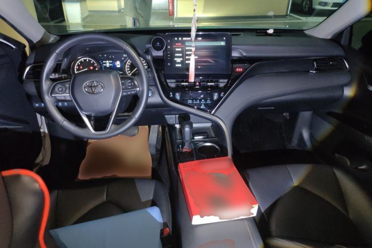Used Toyota Camry 2021 2.0G Luxury Edition Center Console