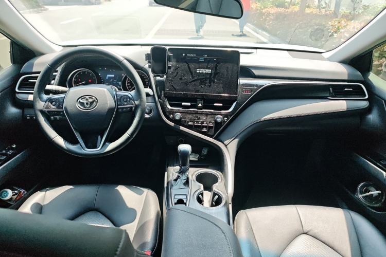 Used Toyota Camry 2021 2.0G Luxury Edition Center Console