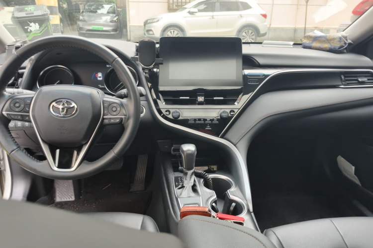 Used Toyota Camry 2021 2.0G Luxury Edition Center Console