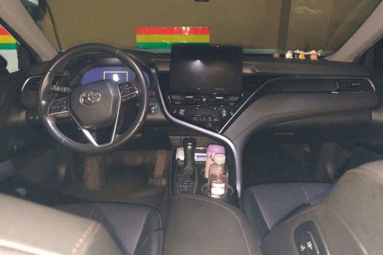 Used Toyota Camry 2021 2.5G Luxury Edition Center Console