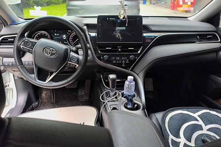 Used Toyota Camry 2021 2.0G Luxury Edition Center Console