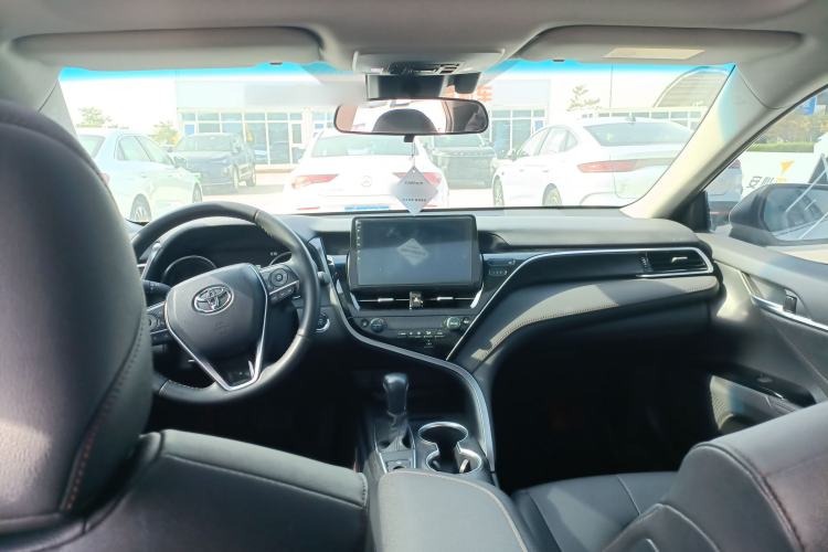 Used Toyota Camry 2021 2.0G Luxury Edition Center Console