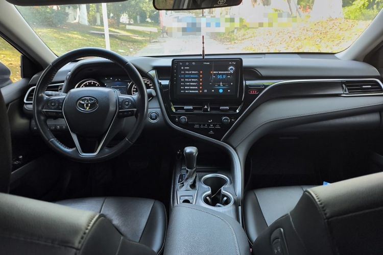 Used Toyota Camry 2021 2.0G Luxury Edition Center Console