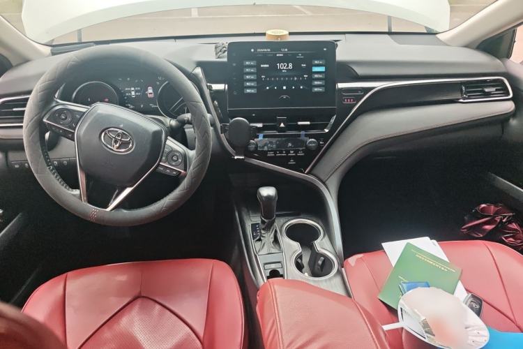 Used Toyota Camry 2021 2.0G Luxury Edition Center Console
