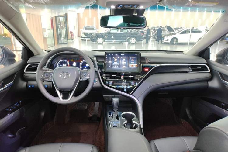 Used Toyota Camry 2021 2.5G Luxury Edition Center Console