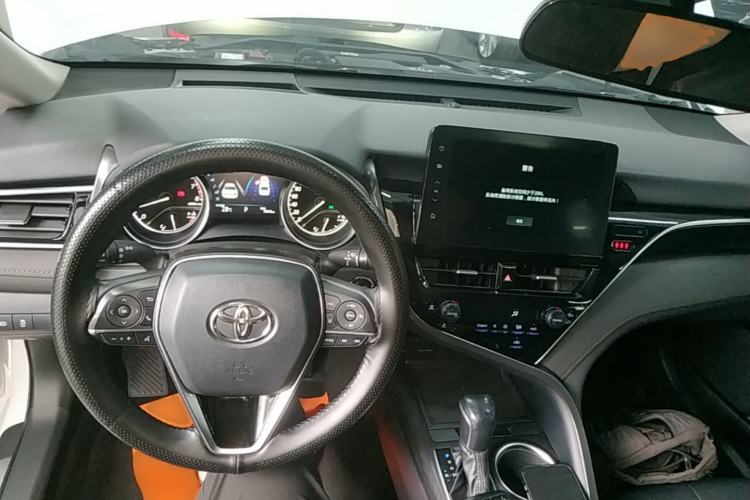 Used Toyota Camry 2021 2.0G Luxury Edition Center Console
