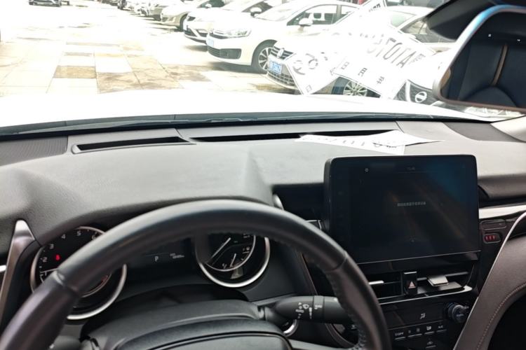 Used Toyota Camry 2021 2.0G Luxury Edition Center Console