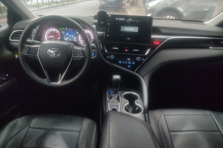 Used Toyota Camry 2021 2.0G Luxury Edition Center Console