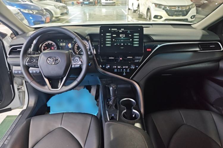 Used Toyota Camry 2021 2.0G Luxury Edition Center Console