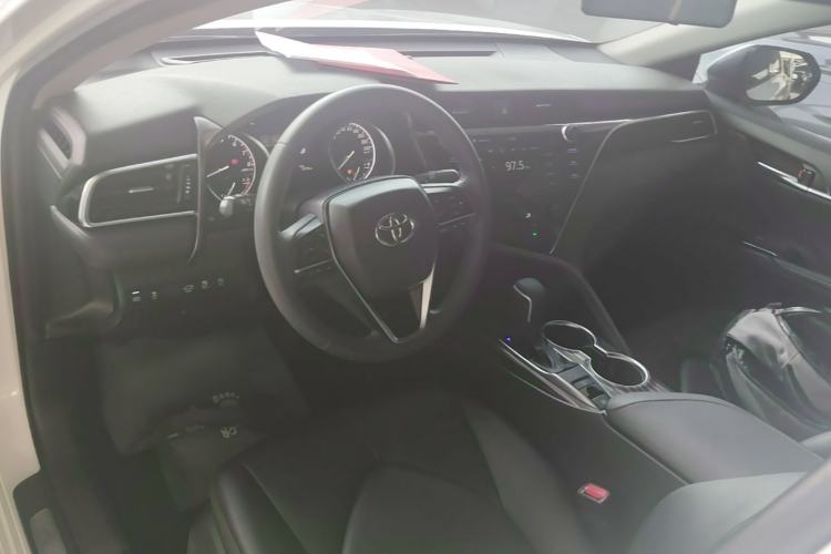 Used Toyota Camry 2021 2.0G Luxury Edition Center Console