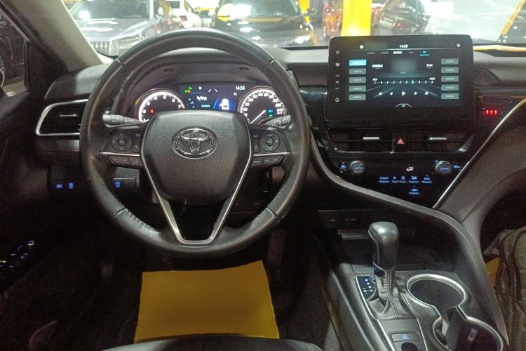 Used Toyota Camry 2021 2.0G Luxury Edition Center Console