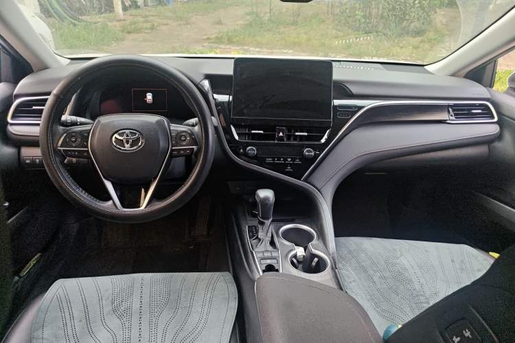Used Toyota Camry 2021 2.5G Luxury Edition Center Console