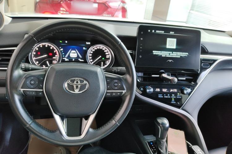 Used Toyota Camry 2021 2.0G Luxury Edition Center Console