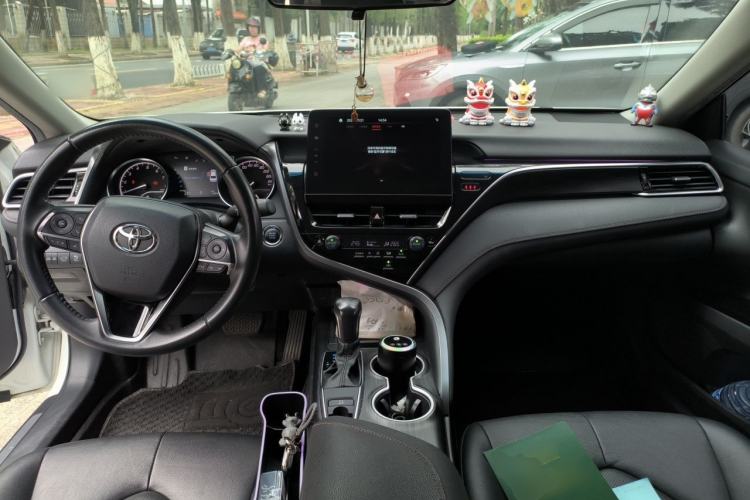 Used Toyota Camry 2021 2.0G Luxury Edition Center Console