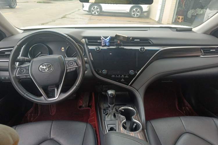 Used Toyota Camry 2021 2.0E Elite Edition Center Console