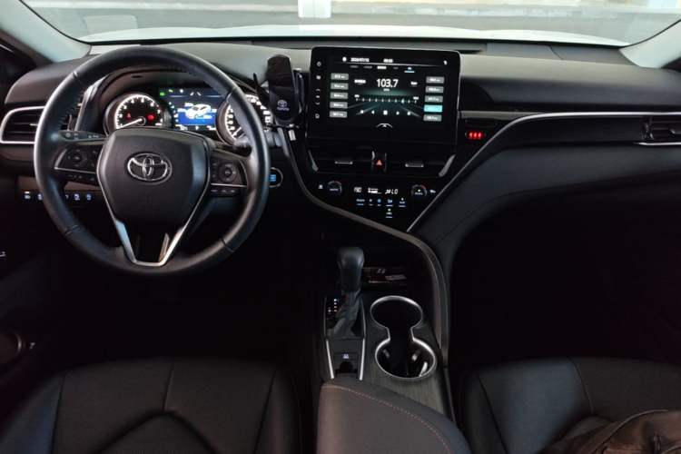 Used Toyota Camry 2021 2.0G Luxury Edition Center Console