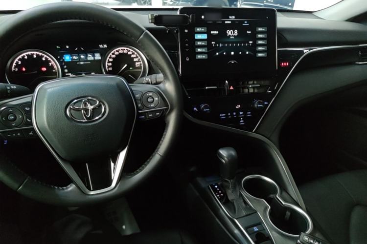 Used Toyota Camry 2021 2.0G Luxury Edition Center Console