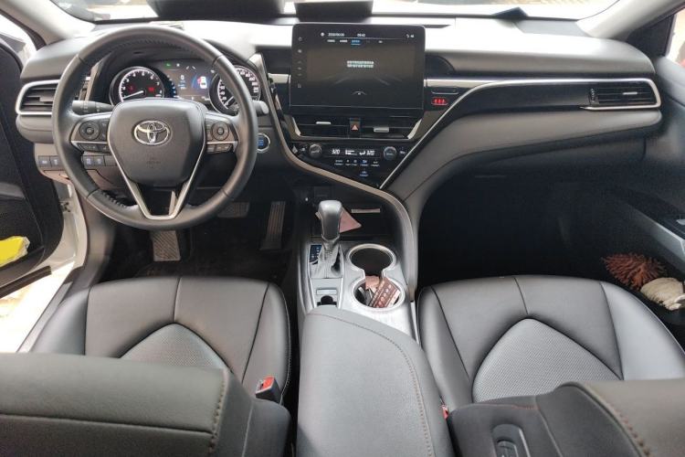 Used Toyota Camry 2021 2.0G Luxury Edition Center Console