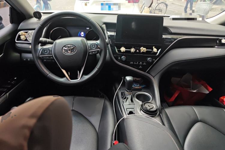 Used Toyota Camry 2021 2.0G Luxury Edition Center Console