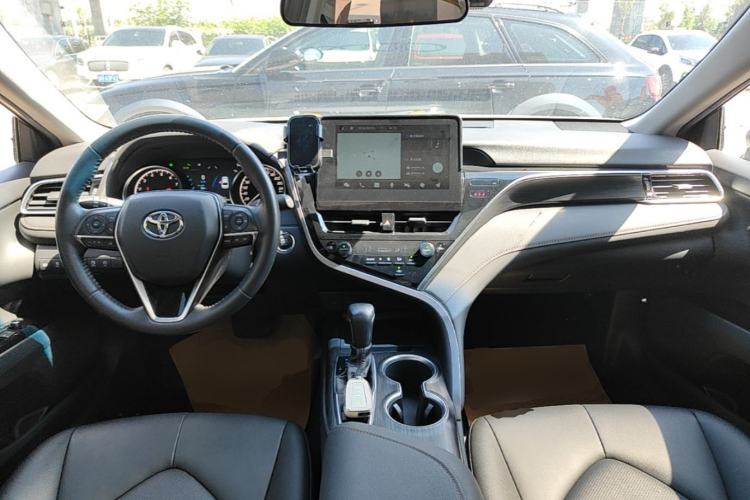 Used Toyota Camry 2021 2.0G Luxury Edition Center Console