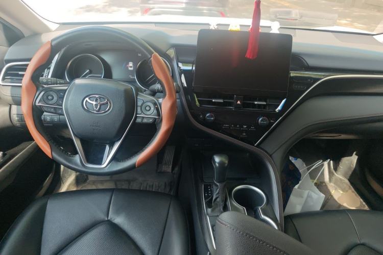 Used Toyota Camry 2021 2.0G Luxury Edition Center Console