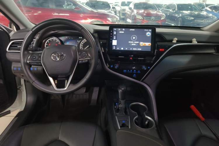 Used Toyota Camry 2021 2.0G Luxury Edition Center Console