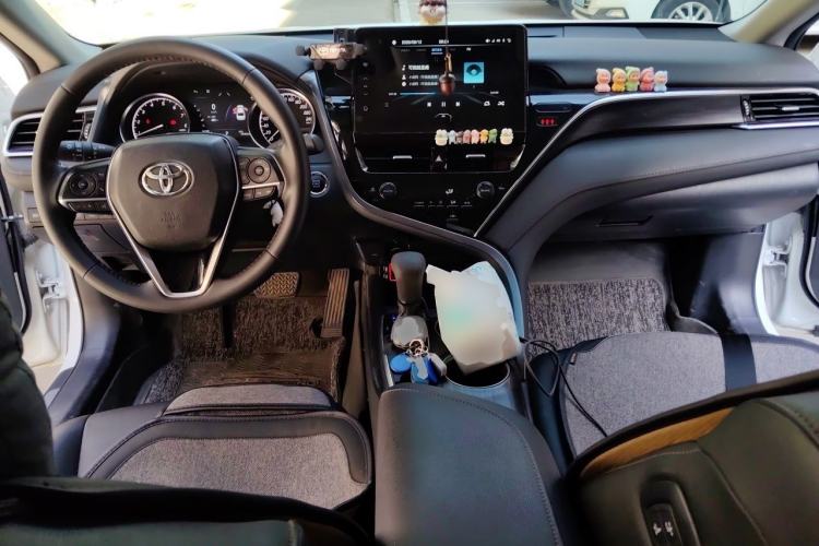 Used Toyota Camry 2021 2.0G Luxury Edition Center Console