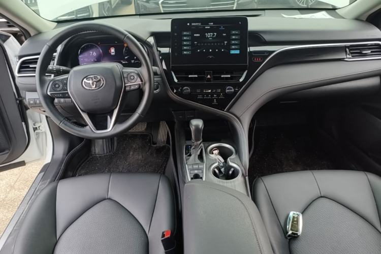 Used Toyota Camry 2021 2.5G Luxury Edition Center Console