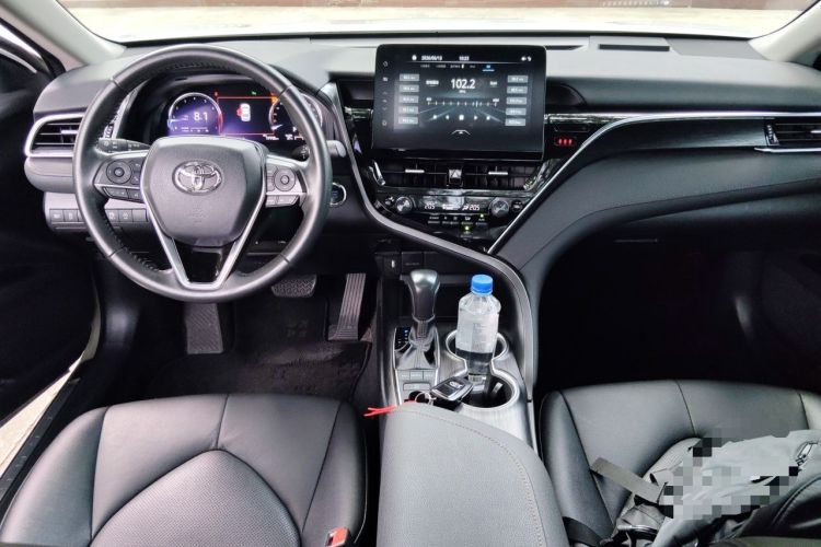 Used Toyota Camry 2021 2.5G Luxury Edition Center Console