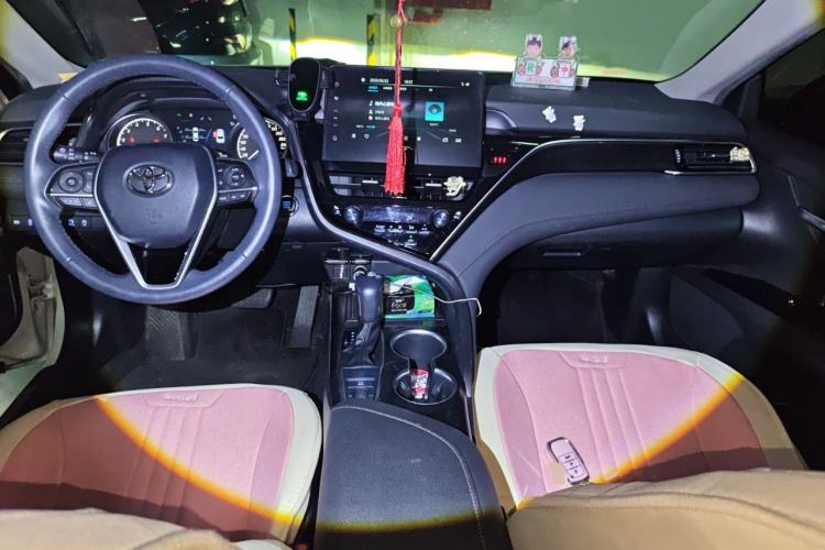 Used Toyota Camry 2021 2.0G Luxury Edition Center Console