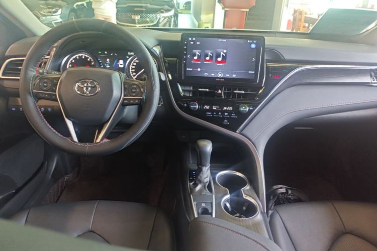 Used Toyota Camry 2021 2.0G Luxury Edition Center Console