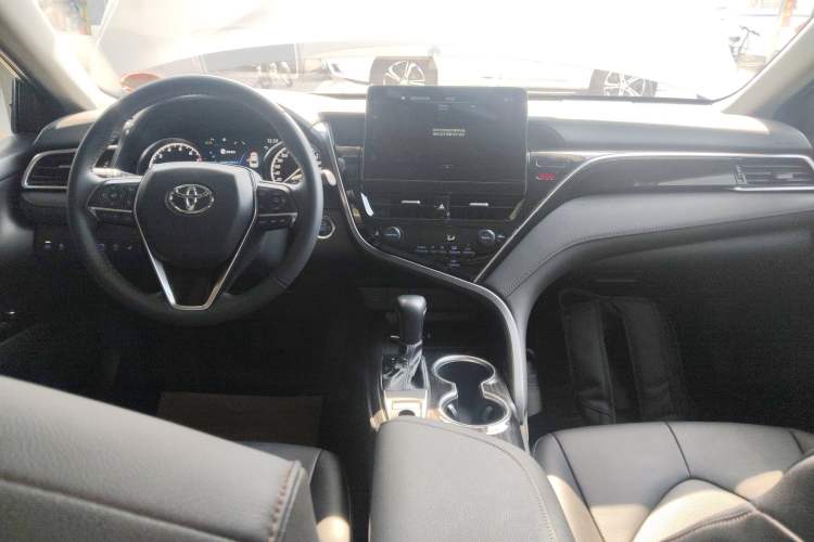 Used Toyota Camry 2021 2.0G Luxury Edition Center Console