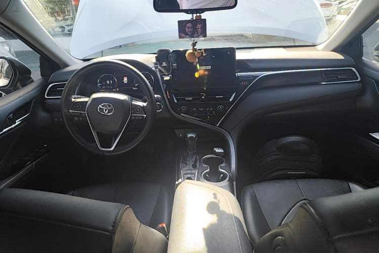 Used Toyota Camry 2021 2.5G Luxury Edition Center Console