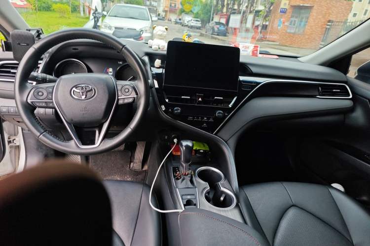 Used Toyota Camry 2021 2.0G Luxury Edition Center Console