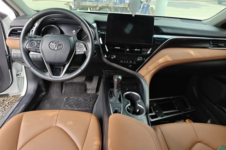 Used Toyota Camry 2021 2.0G Luxury Edition Center Console