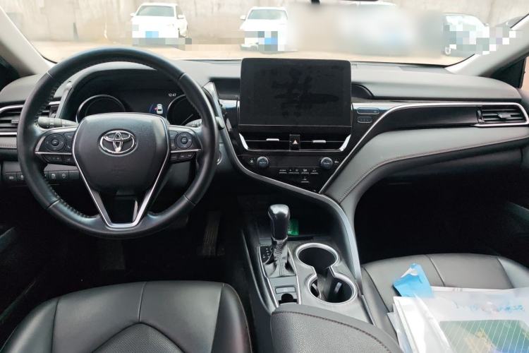 Used Toyota Camry 2021 2.0G Luxury Edition Center Console