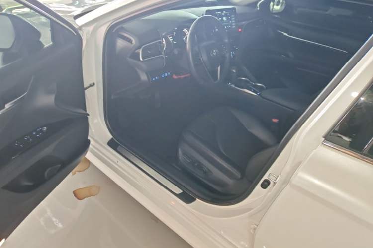 Used Toyota Camry 2021 2.0G Luxury Edition Driver Seat