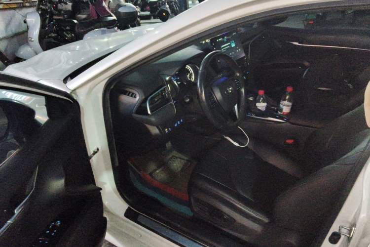 Used Toyota Camry 2021 2.0G Luxury Edition Driver Seat
