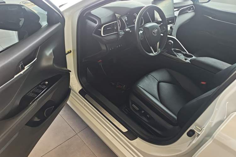 Used Toyota Camry 2021 2.0G Luxury Edition Driver Seat