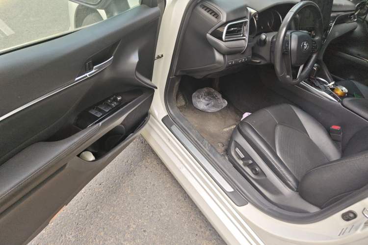 Used Toyota Camry 2021 2.0G Luxury Edition Driver Seat