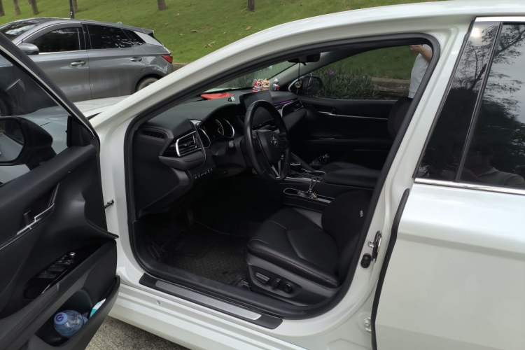 Used Toyota Camry 2021 2.0G Luxury Edition Driver Seat