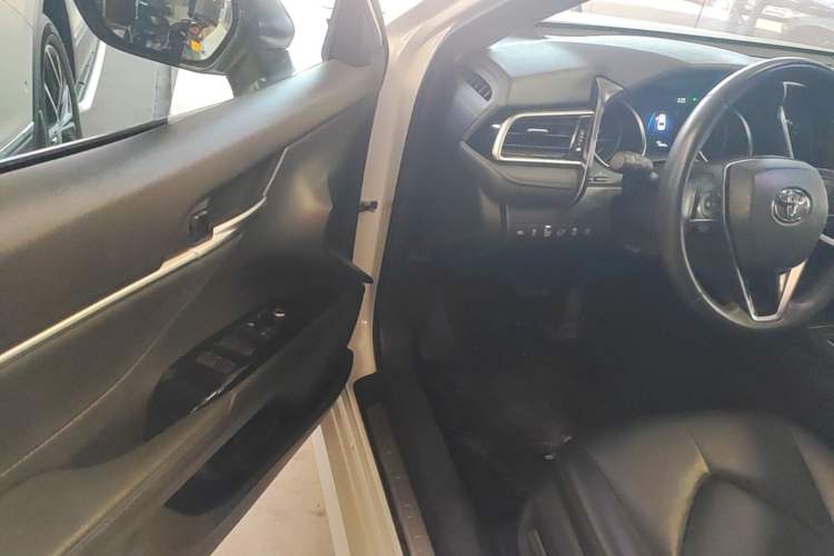 Used Toyota Camry 2021 2.0G Luxury Edition Driver Seat