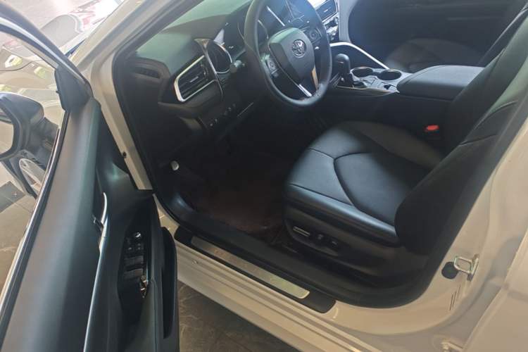 Used Toyota Camry 2021 2.0G Luxury Edition Driver Seat