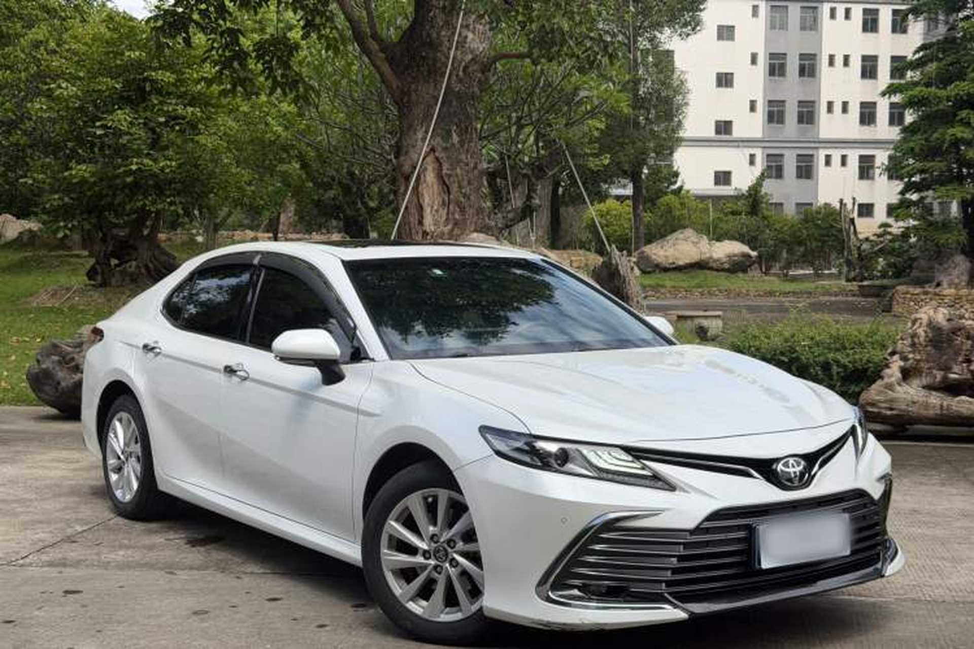 Used Toyota Camry 2021 2.0G Luxury Edition Exterior 2