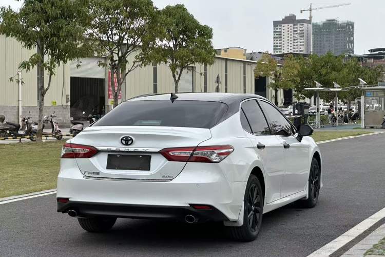 Used Toyota Camry 2021 2.0G Luxury Edition Exterior 5